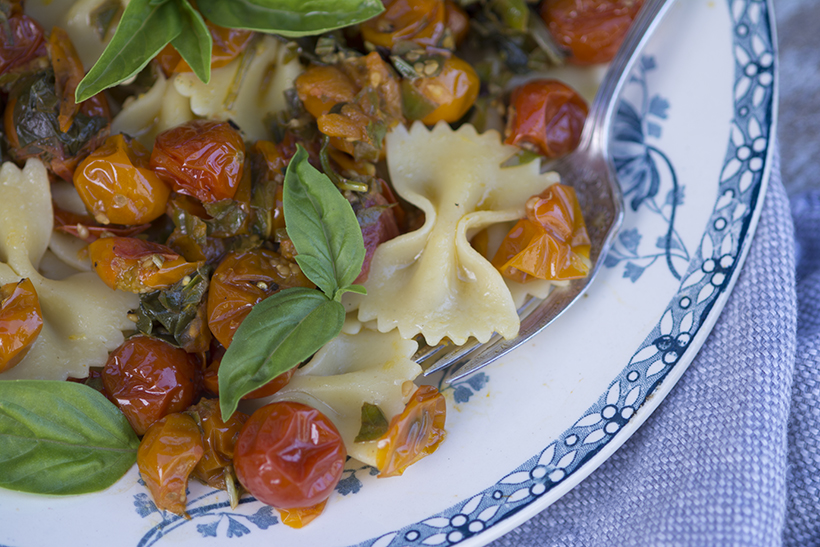 Spinach & Roasted Tomato Pasta Close-Up